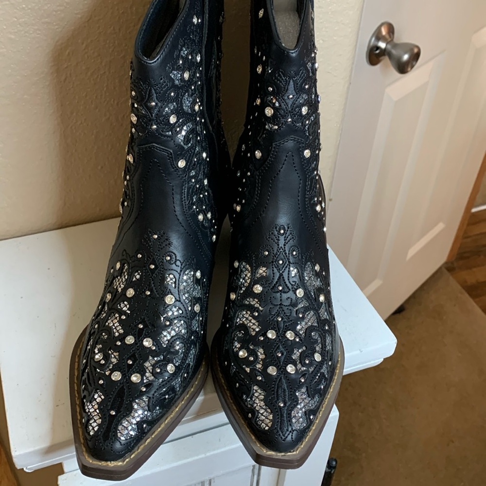 Western black laser cut silver glittery short boots NEW in box - Picture 2 of 7